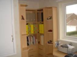 A bookcase fitted into an alcover